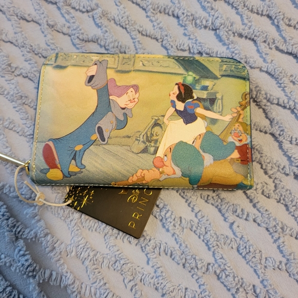 Loungefly Disney Princess Snow White & 7 Dwarves zip around wallet NWT - Picture 2 of 2